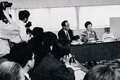 Photo of Nobuko Nobuhira at her press conference with tabloid writer Masao Okkotsu